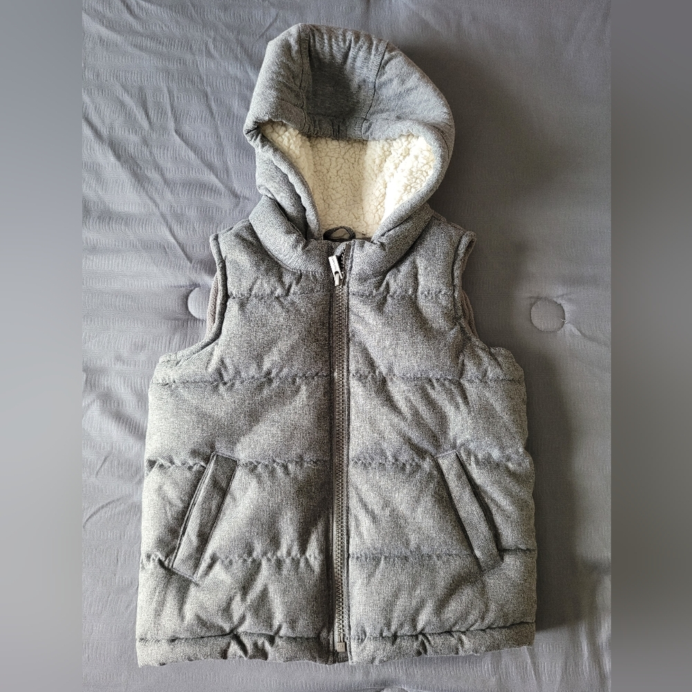 Old Navy Child's Puffer Vest - Gray, Sz 4T - Like New